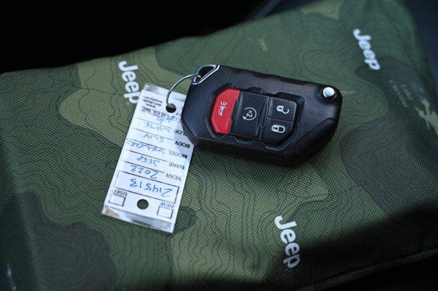 Used 2022 Jeep Wrangler Unlimited Sahara w/ Cold Weather Group image 36