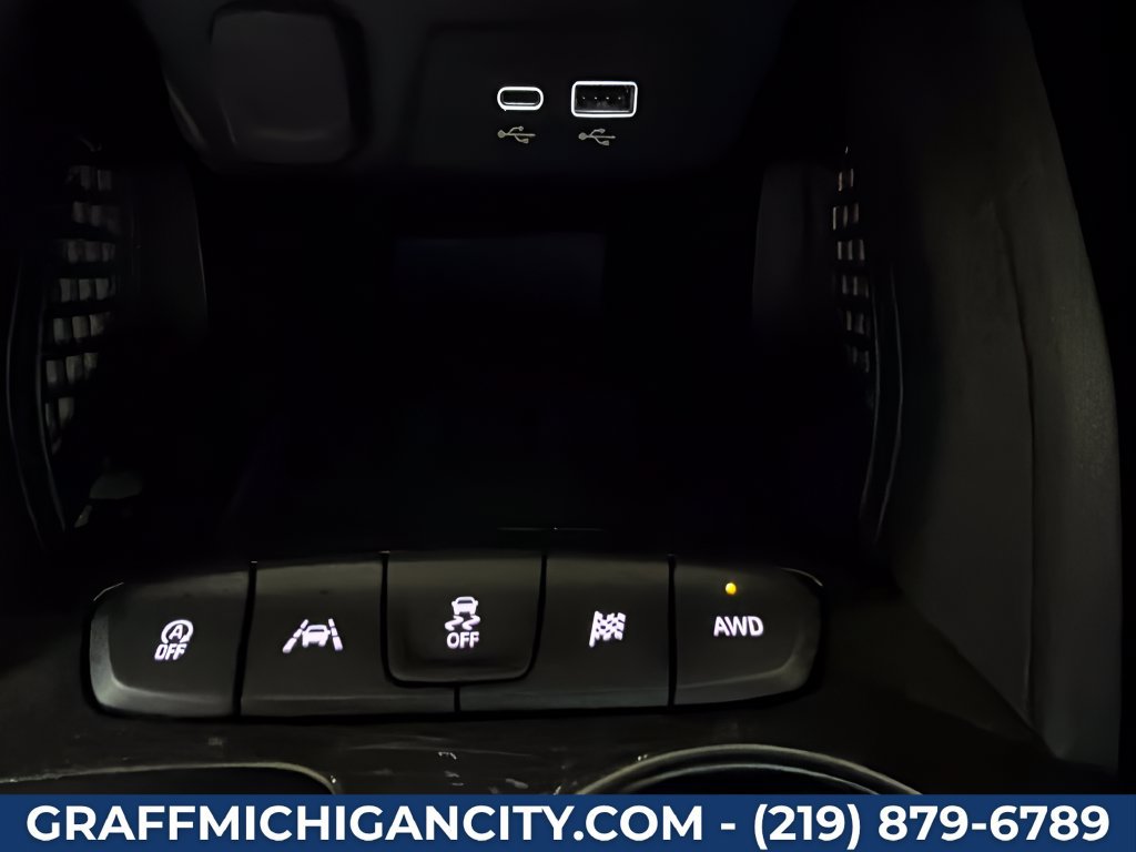 Used 2025 Chevrolet TrailBlazer LT AWD/4WD image 27