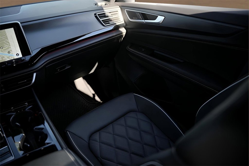 Used 2024 Volkswagen Atlas Cross Sport SEL Premium R-Line image 21