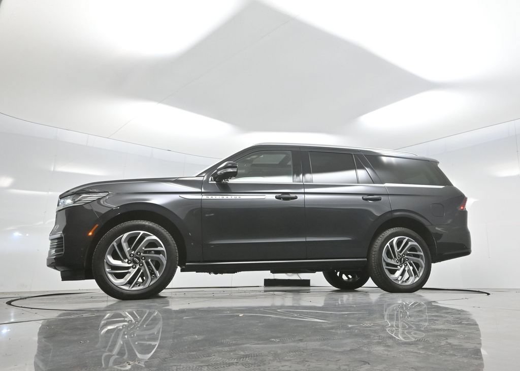 Used 2025 Lincoln Navigator Reserve AWD/4WD image 56