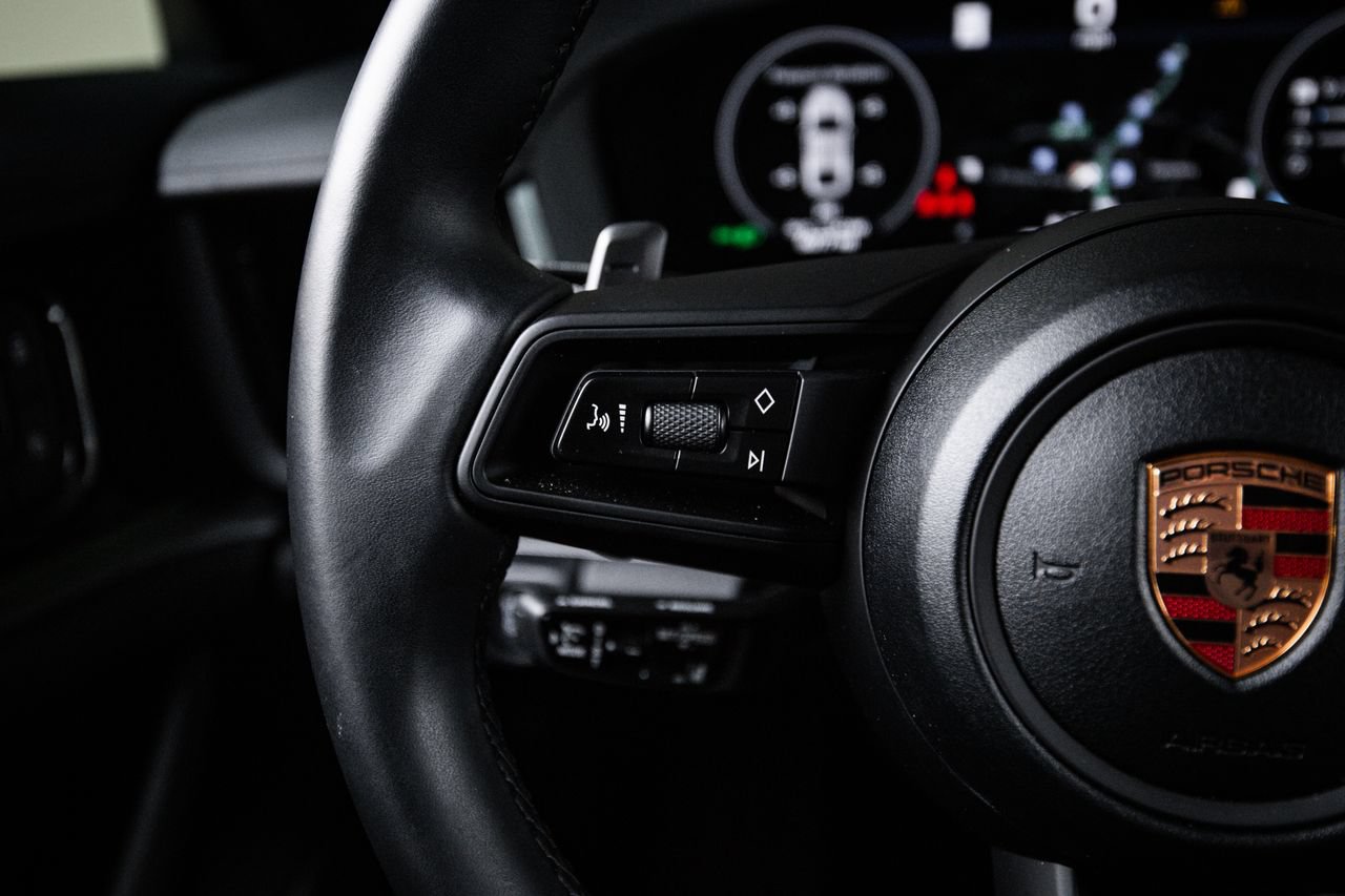 Certified 2025 Porsche Panamera image 17