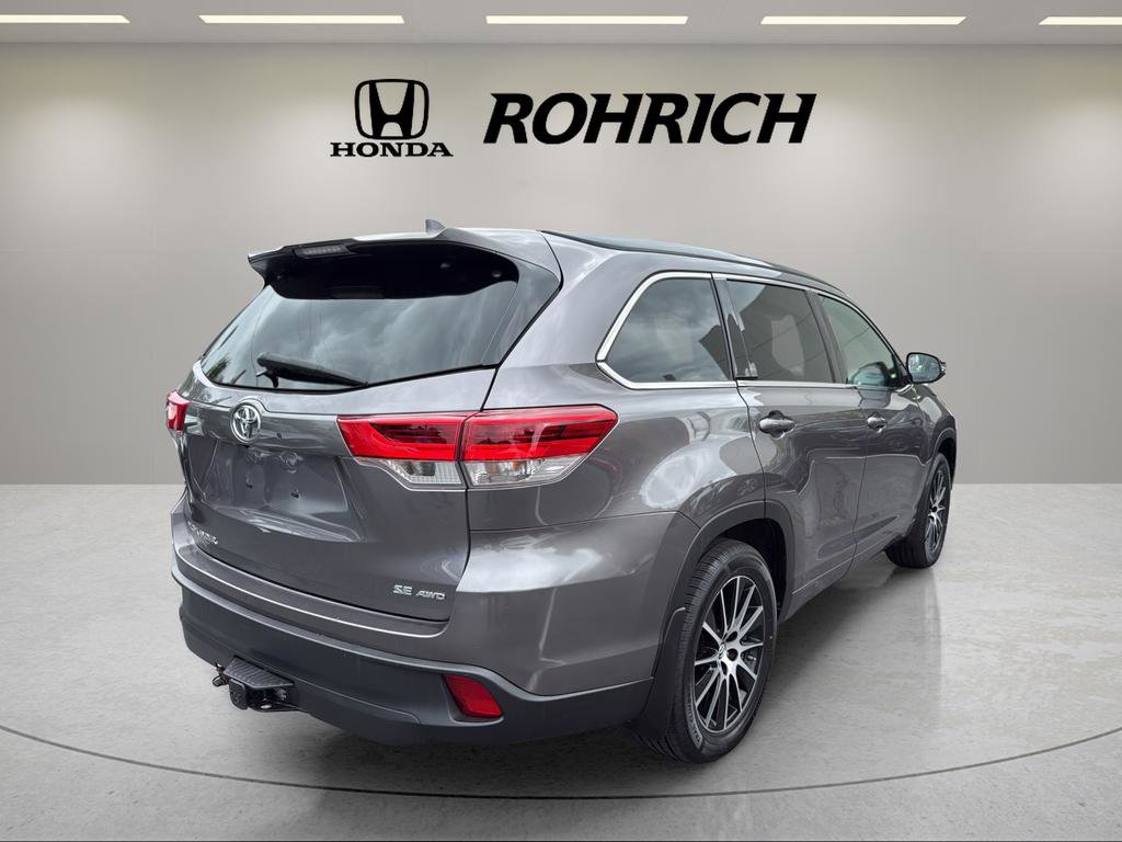 Used 2017 Toyota Highlander SE AWD/4WD image 6