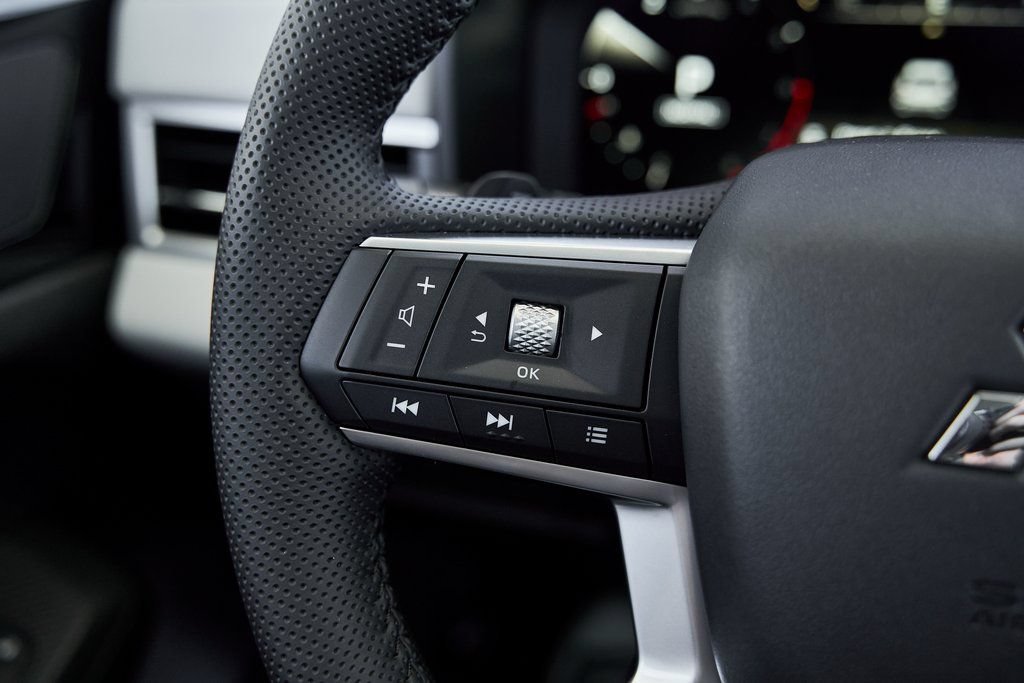Used 2025 Mitsubishi Outlander SE FWD image 35