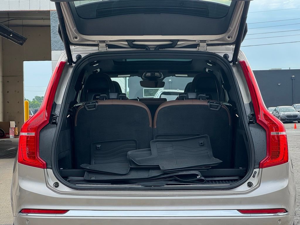 Used 2023 Volvo XC90 B5 Plus image 8