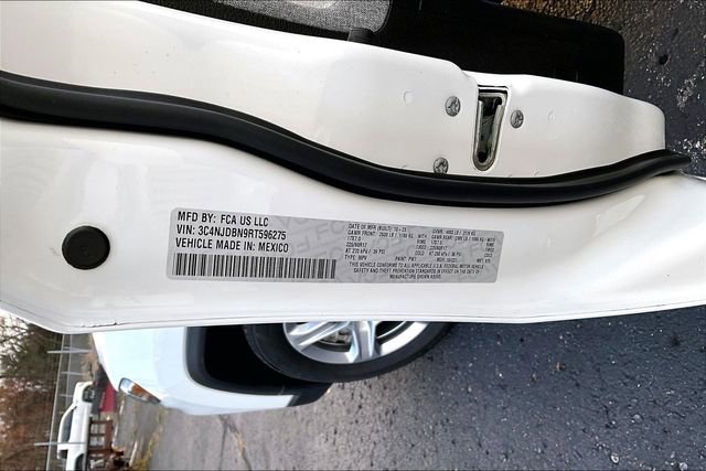 Used 2024 Jeep Compass Latitude image 17