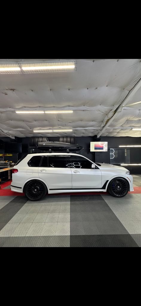 Used 2022 BMW ALPINA XB7 AWD/4WD image 3