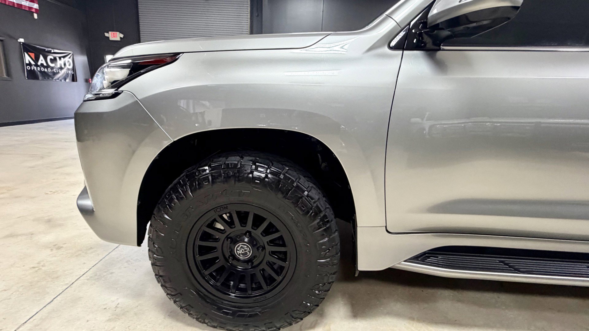 Used 2018 Lexus LX 570 4WD w/ Luxury Package image 18