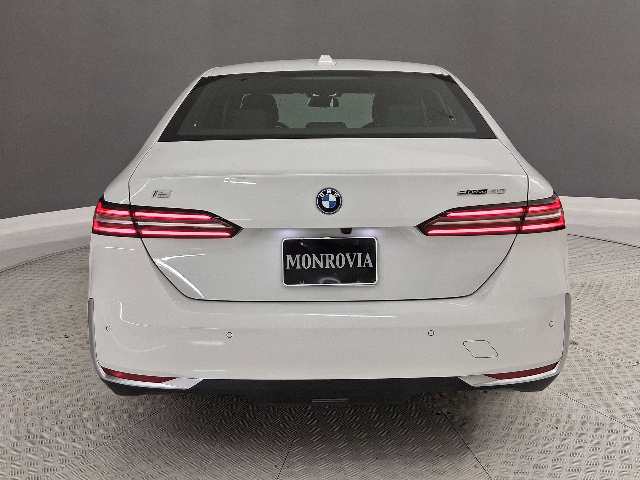 Certified 2024 BMW i5 eDrive40i RWD image 8