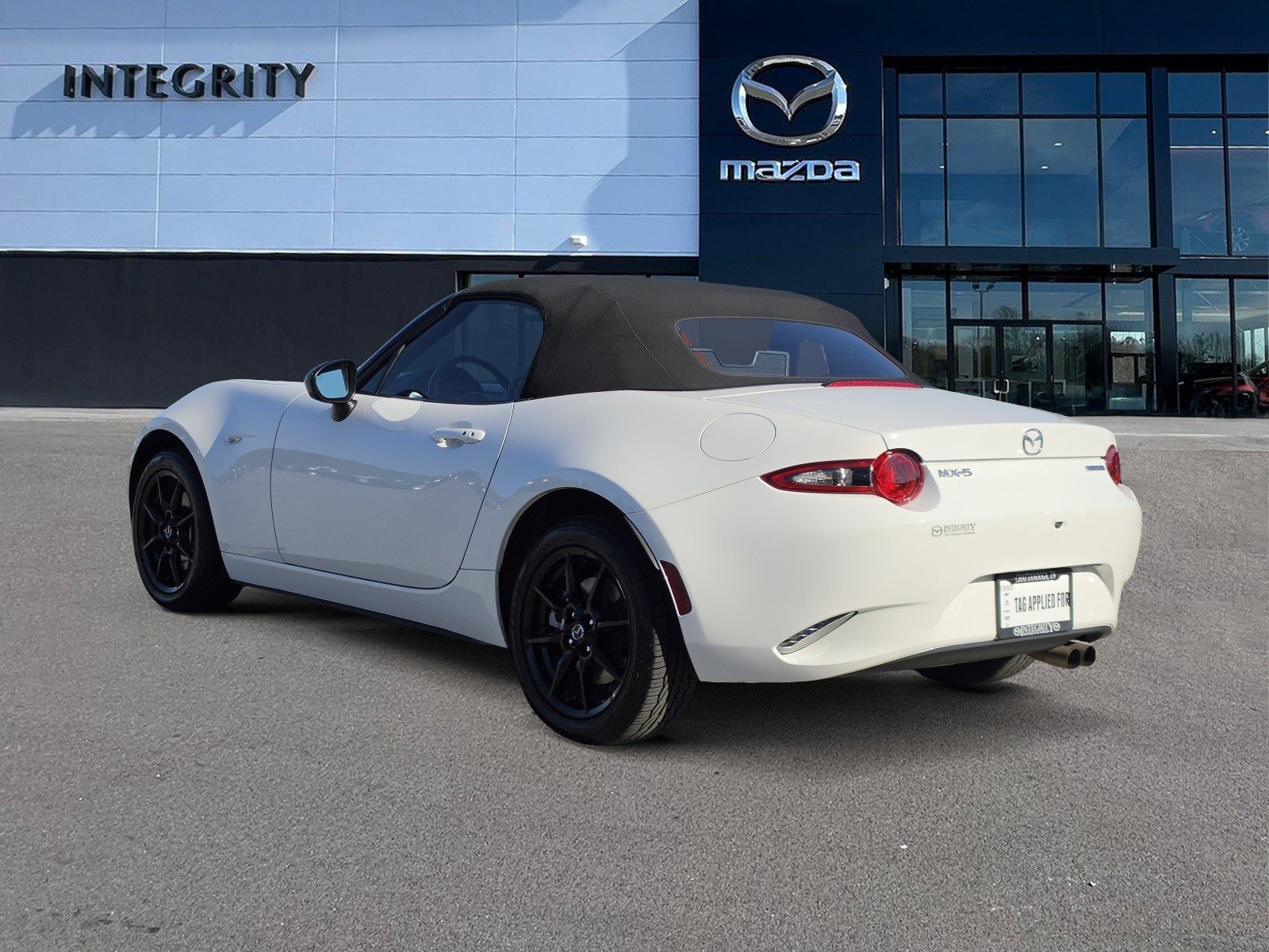 Used 2021 MAZDA MX-5 Miata Sport RWD image 4