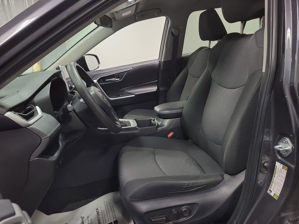 Used 2024 Toyota RAV4 XLE AWD/4WD image 13