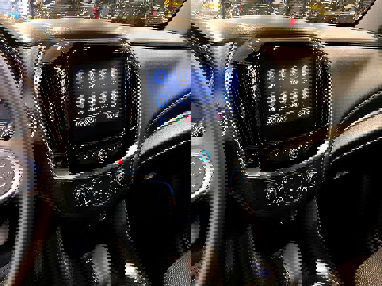 Used 2023 Chevrolet Traverse LT image 19