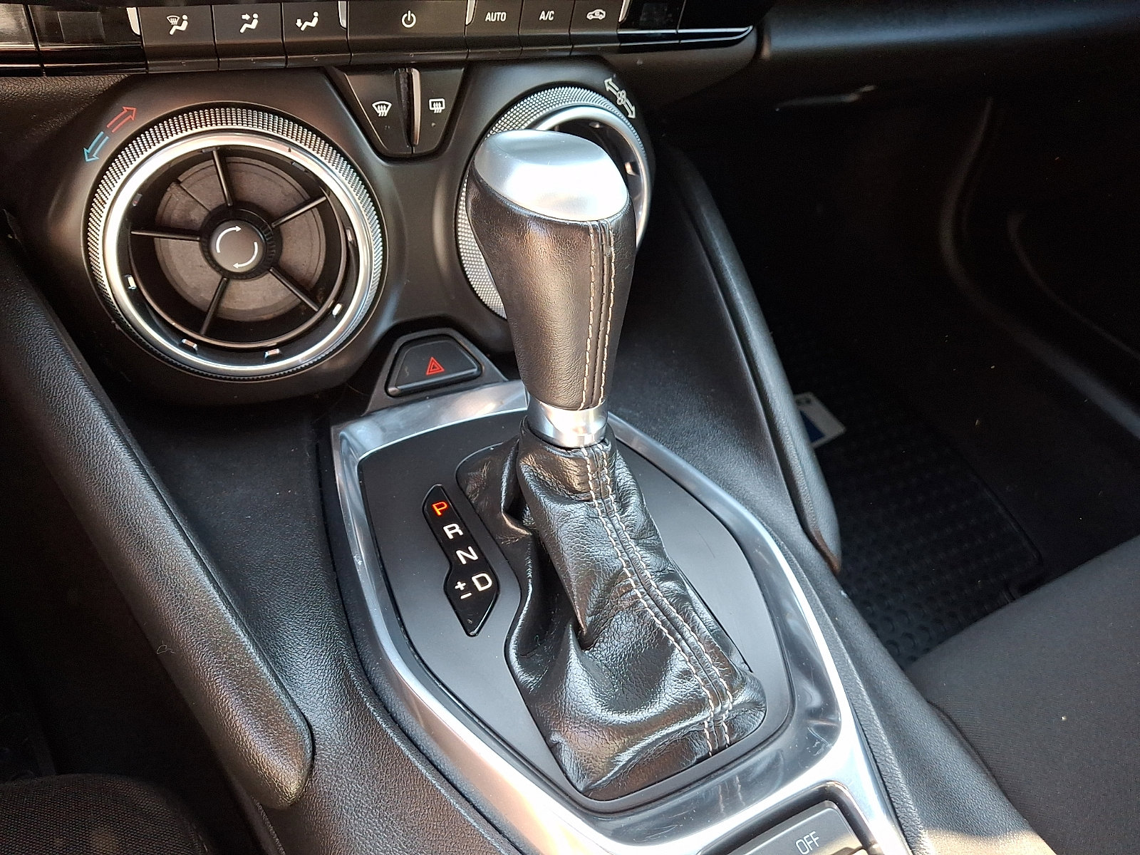 Used 2020 Chevrolet Camaro LT RWD image 22