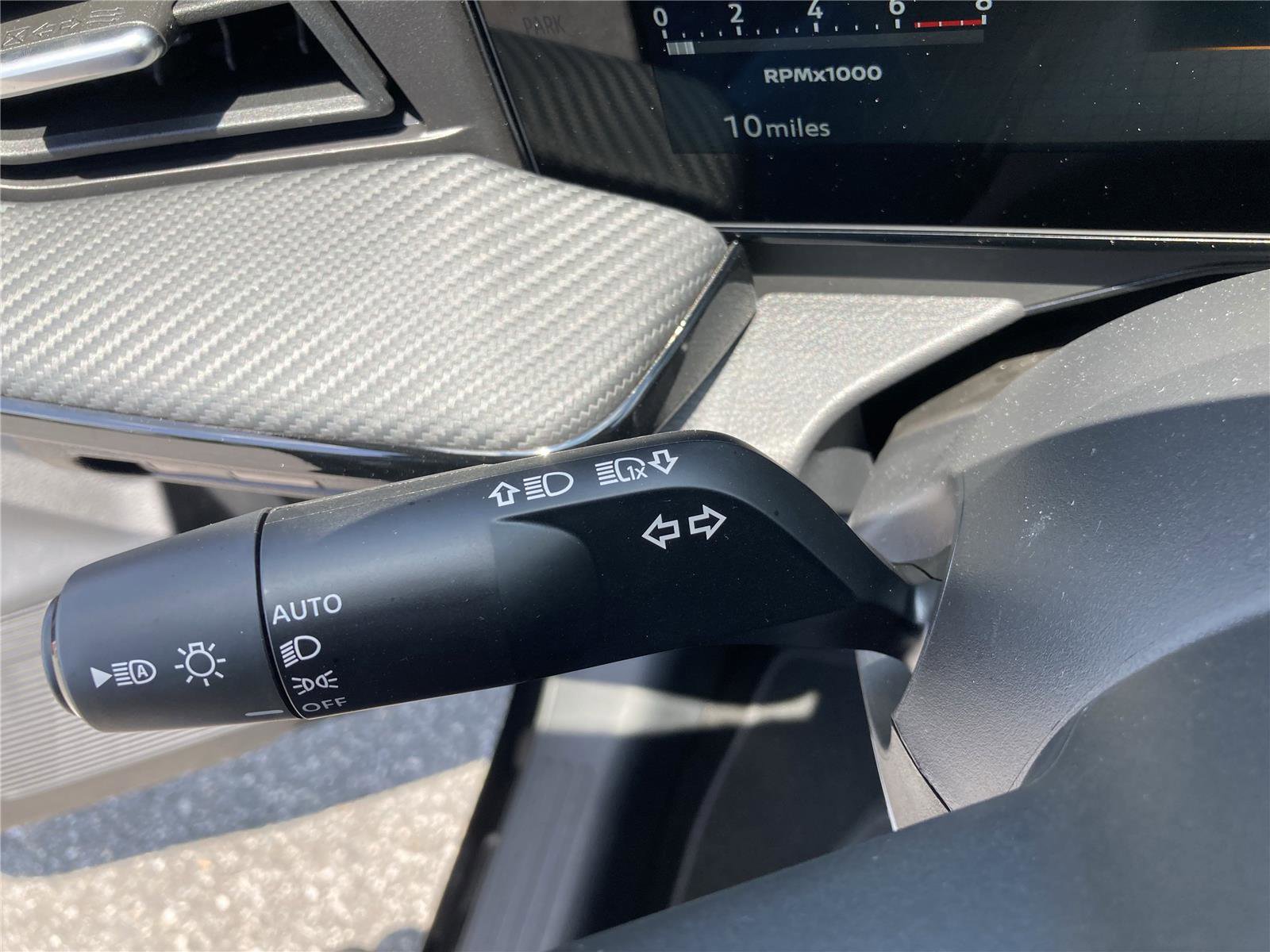 New 2025 Nissan Kicks SR image 27