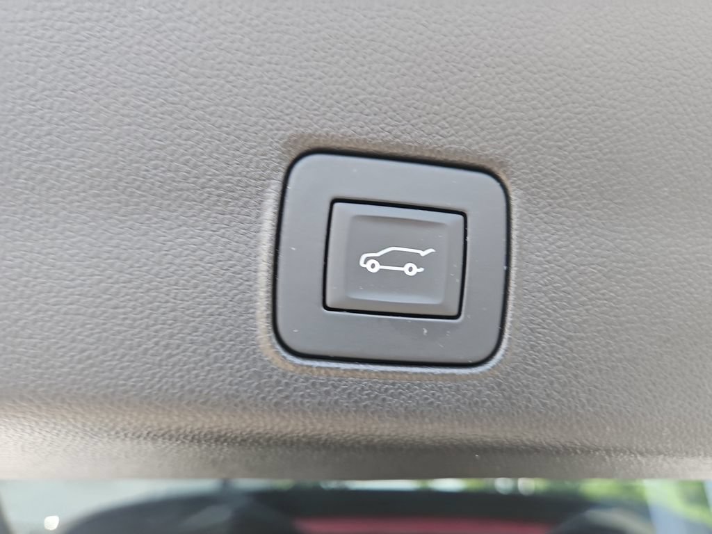 Used 2023 Chevrolet TrailBlazer ACTIV w/ Sun and Liftgate Package AWD/4WD image 12