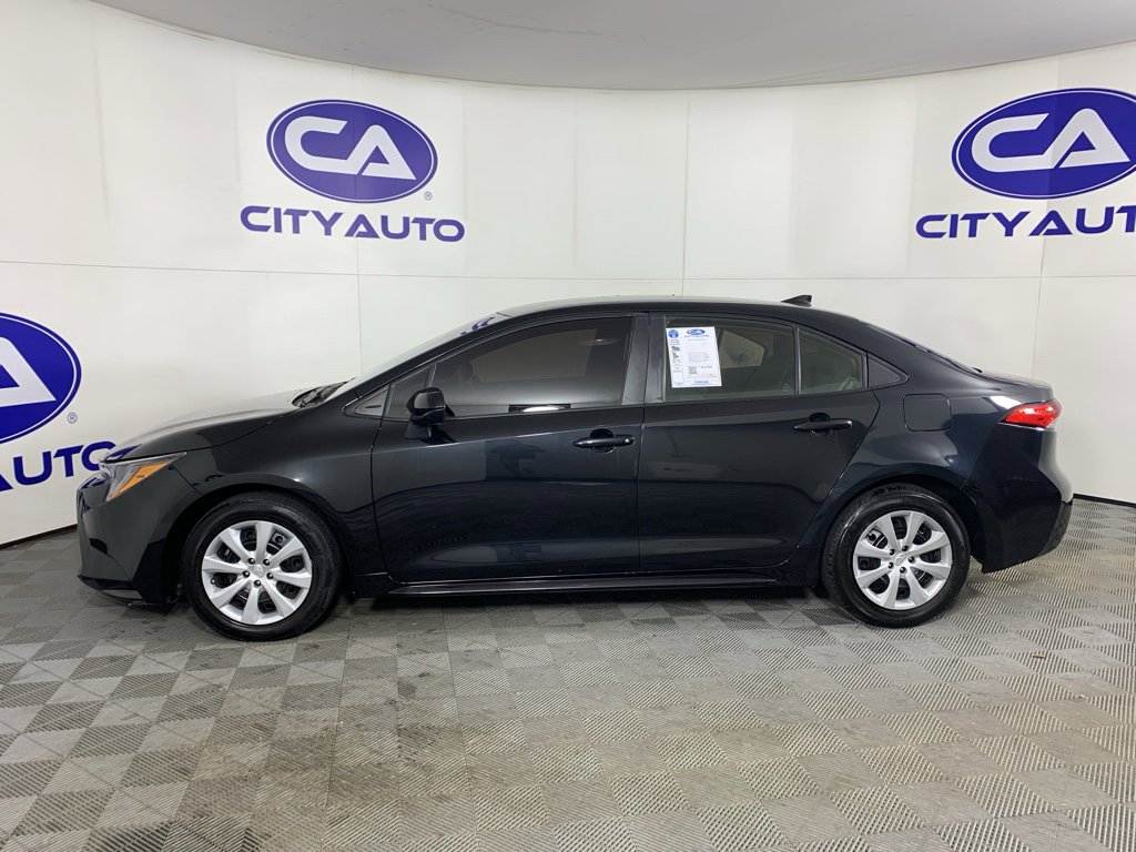 Used 2022 Toyota Corolla LE image 6
