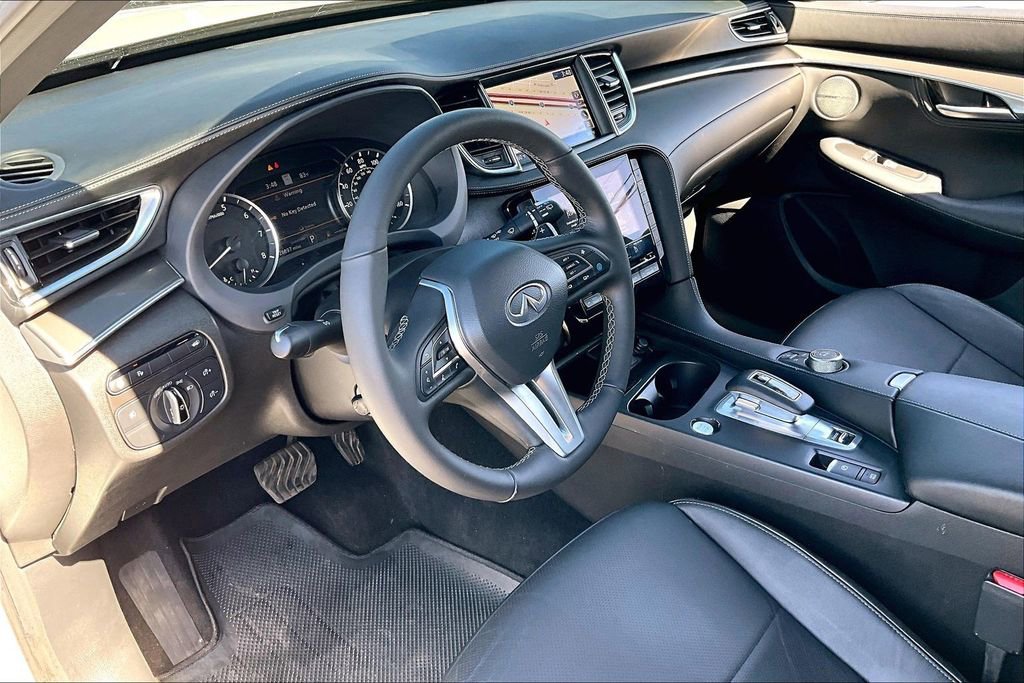 Certified 2025 INFINITI QX55 Essential image 18