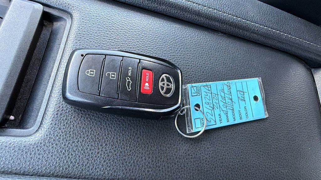 Used 2024 Toyota Grand Highlander AWD image 29