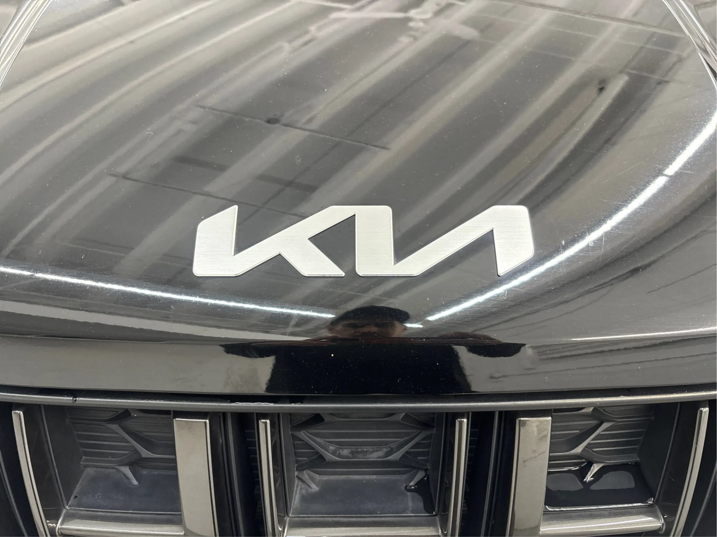 Used 2022 Kia Carnival LX FWD image 33