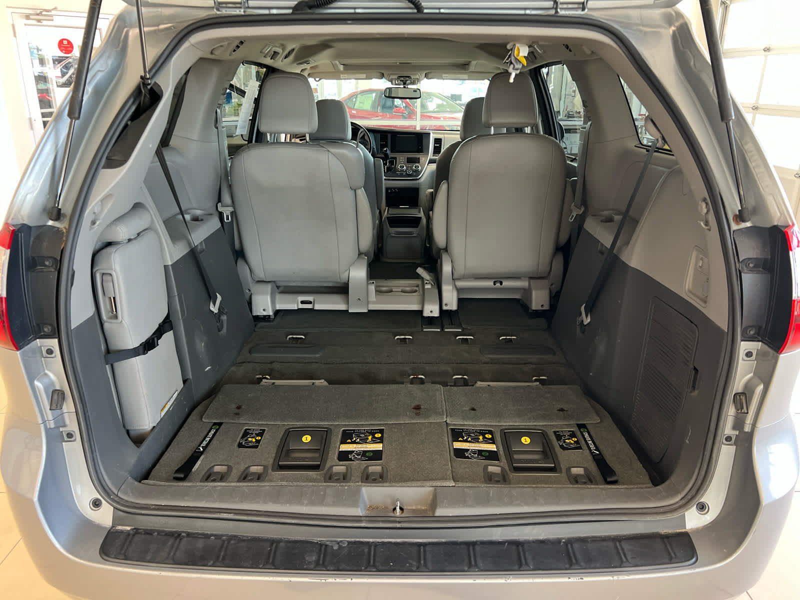 Used 2015 Toyota Sienna XLE FWD image 9