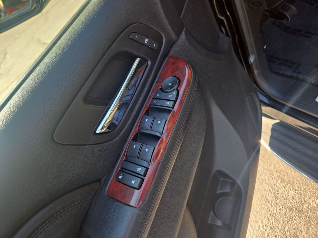 Used 2011 Cadillac Escalade EXT Luxury image 17