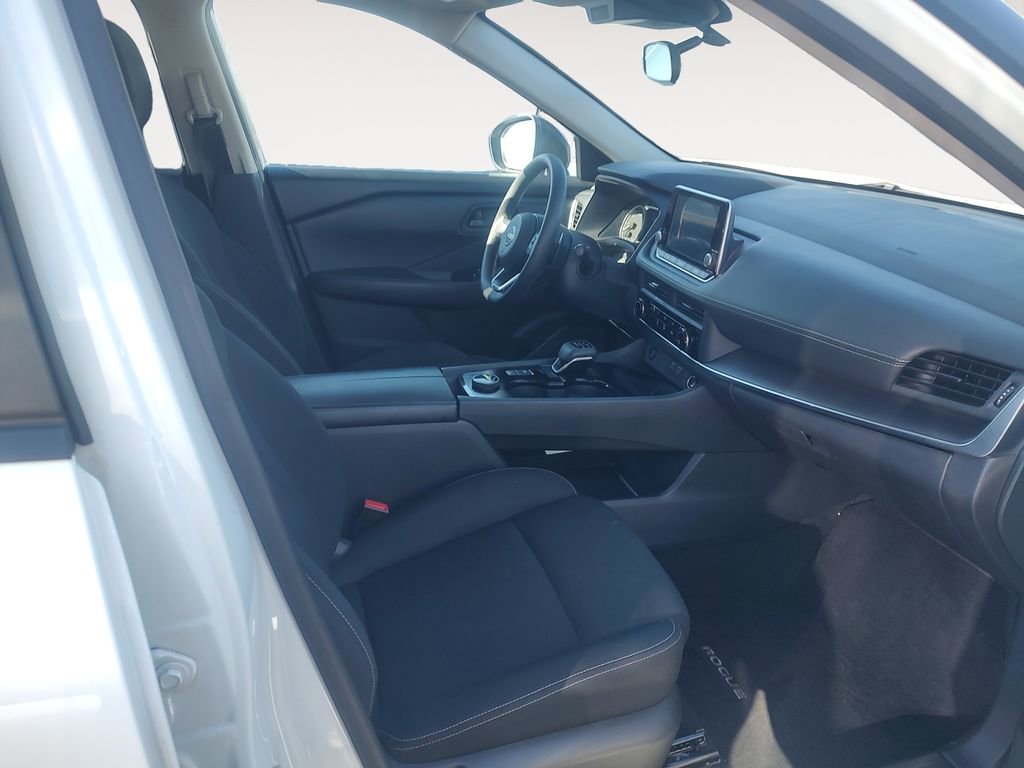 Used 2024 Nissan Rogue S image 15