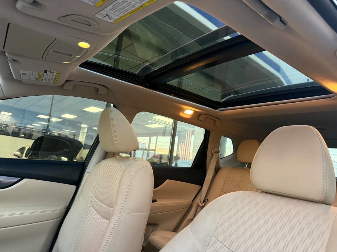 Used 2017 Nissan Rogue SV image 9