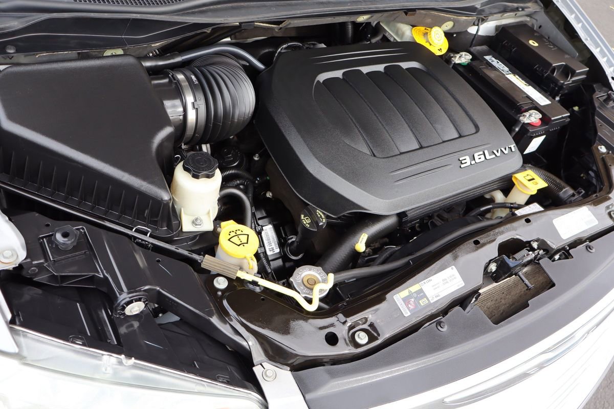 Used 2013 Chrysler Town & Country Touring image 45