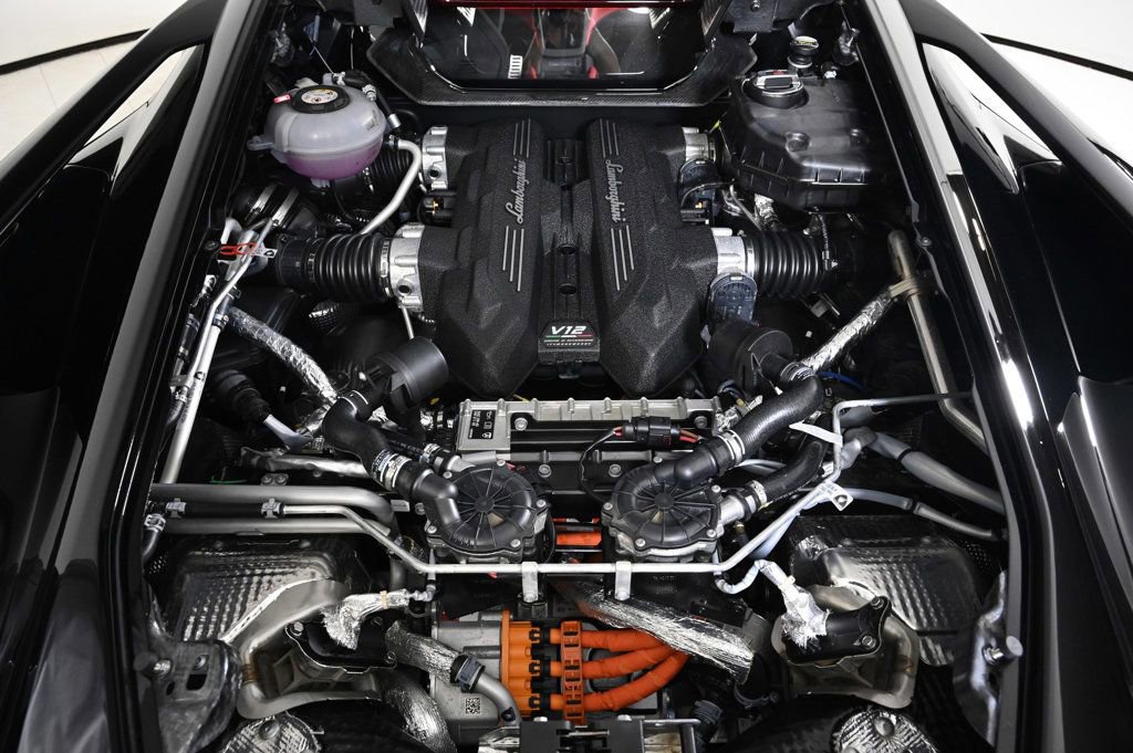 Used 2024 Lamborghini Revuelto image 27