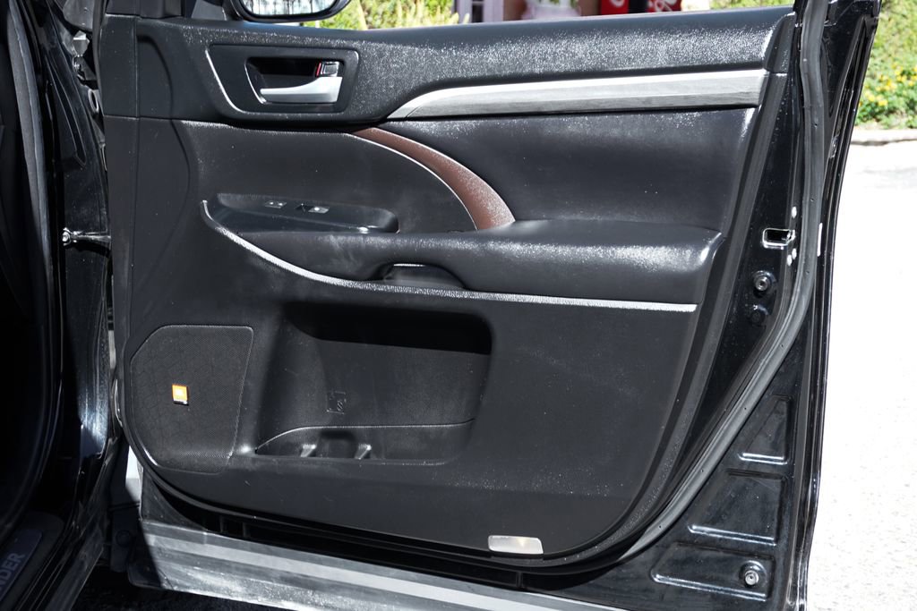 Used 2018 Toyota Highlander Limited Platinum image 45