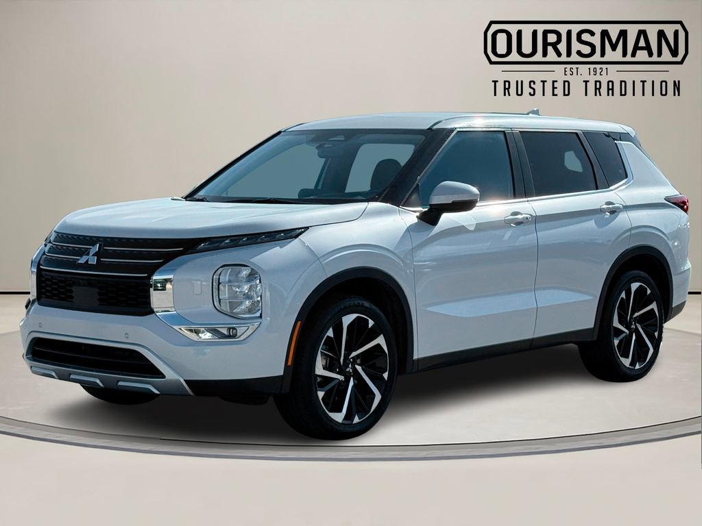 Used 2024 Mitsubishi Outlander SE image 2
