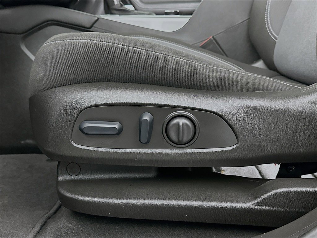 Used 2025 Chevrolet Blazer LT image 19