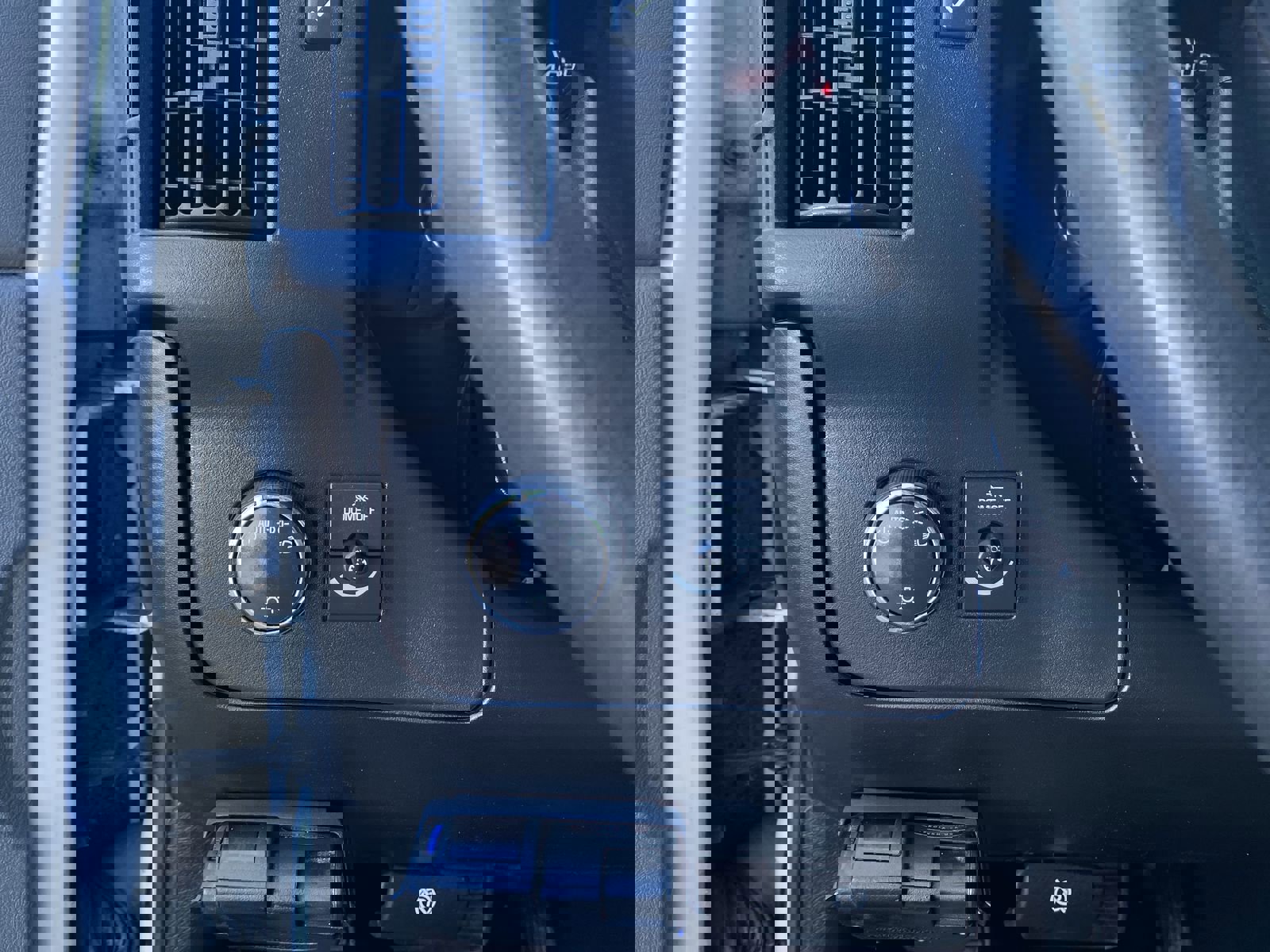 Used 2018 Chevrolet Express 2500 w/ Driver Convenience Package image 58