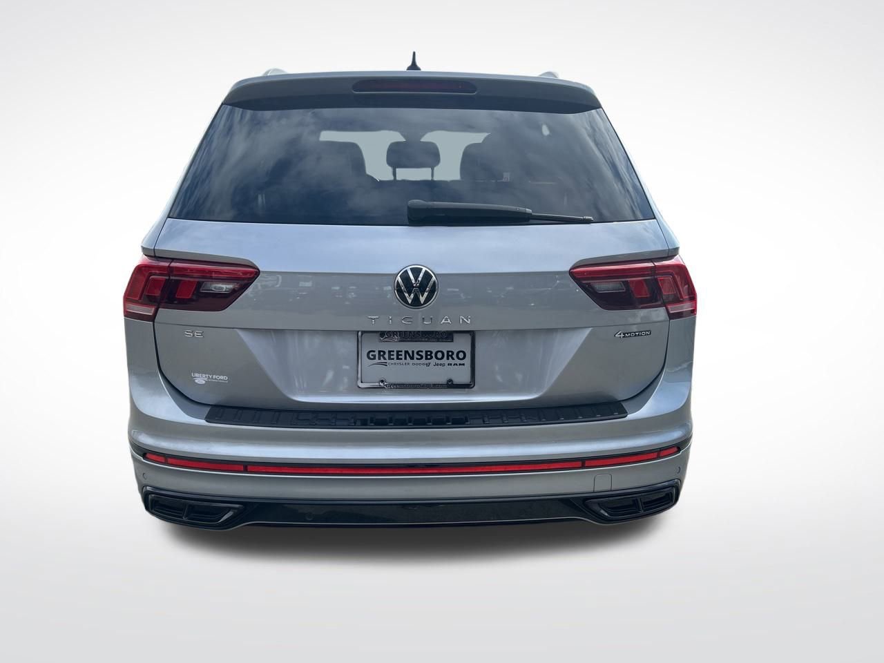 Used 2024 Volkswagen Tiguan SE R-Line image 7