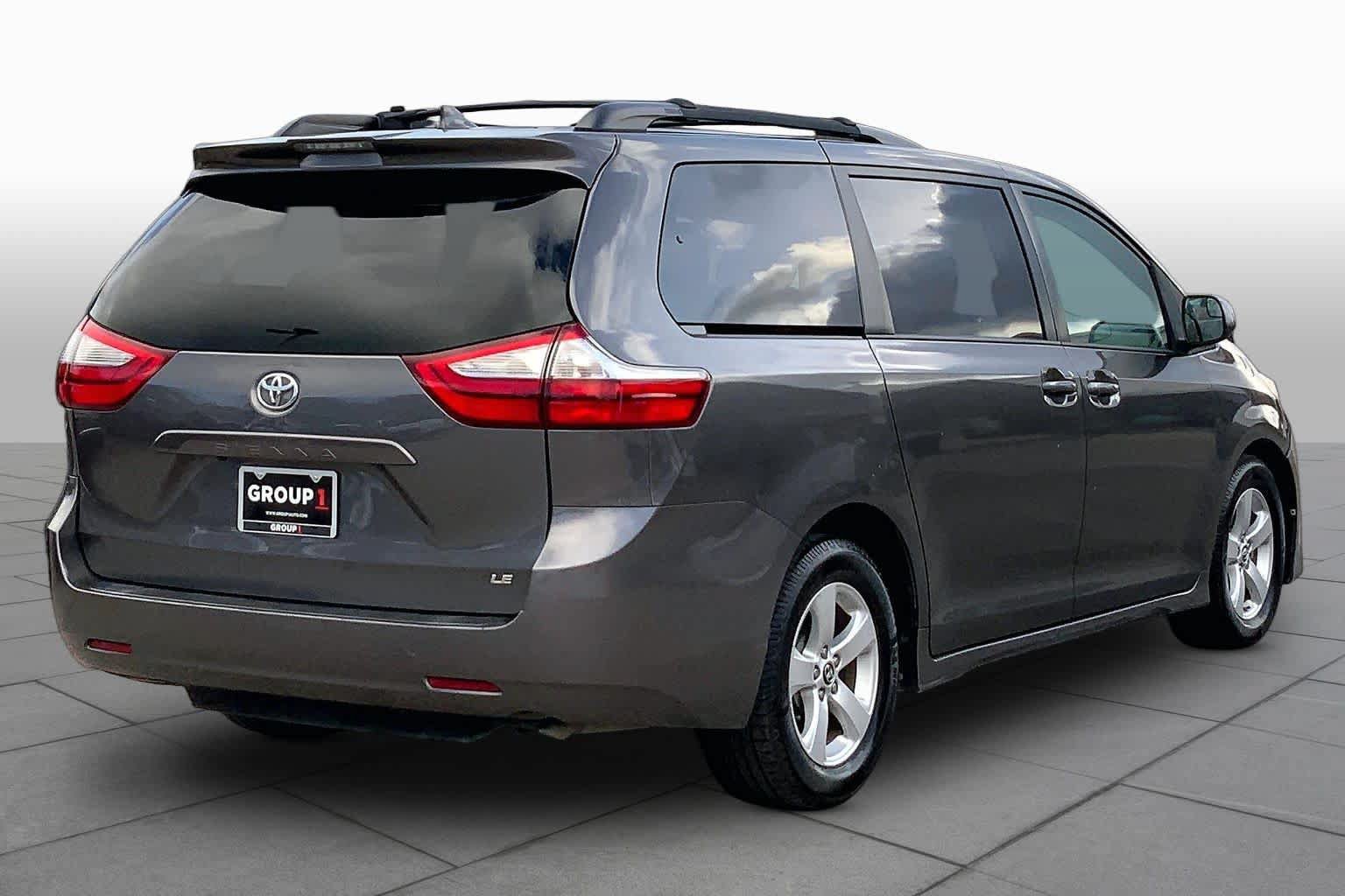Used 2018 Toyota Sienna LE FWD image 13