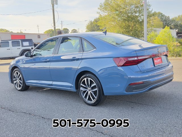 Used 2025 Volkswagen Jetta SE FWD image 3