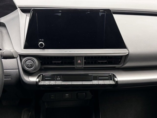 Used 2024 Toyota Prius LE image 31