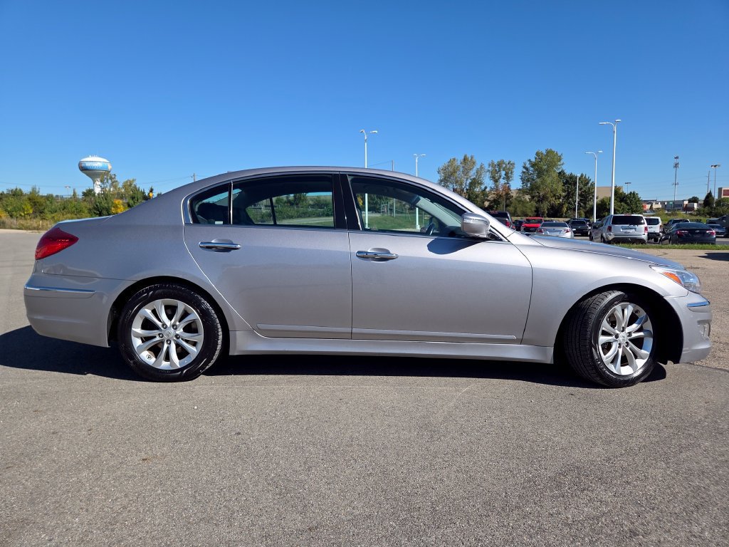Used 2013 Hyundai Genesis 3.8 RWD image 23