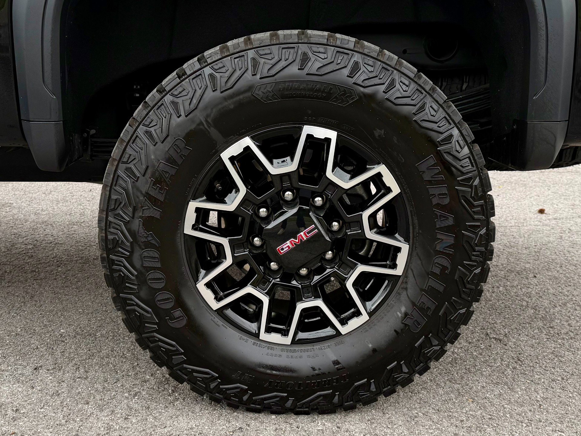 Used 2026 GMC Sierra 2500 AT4X image 25