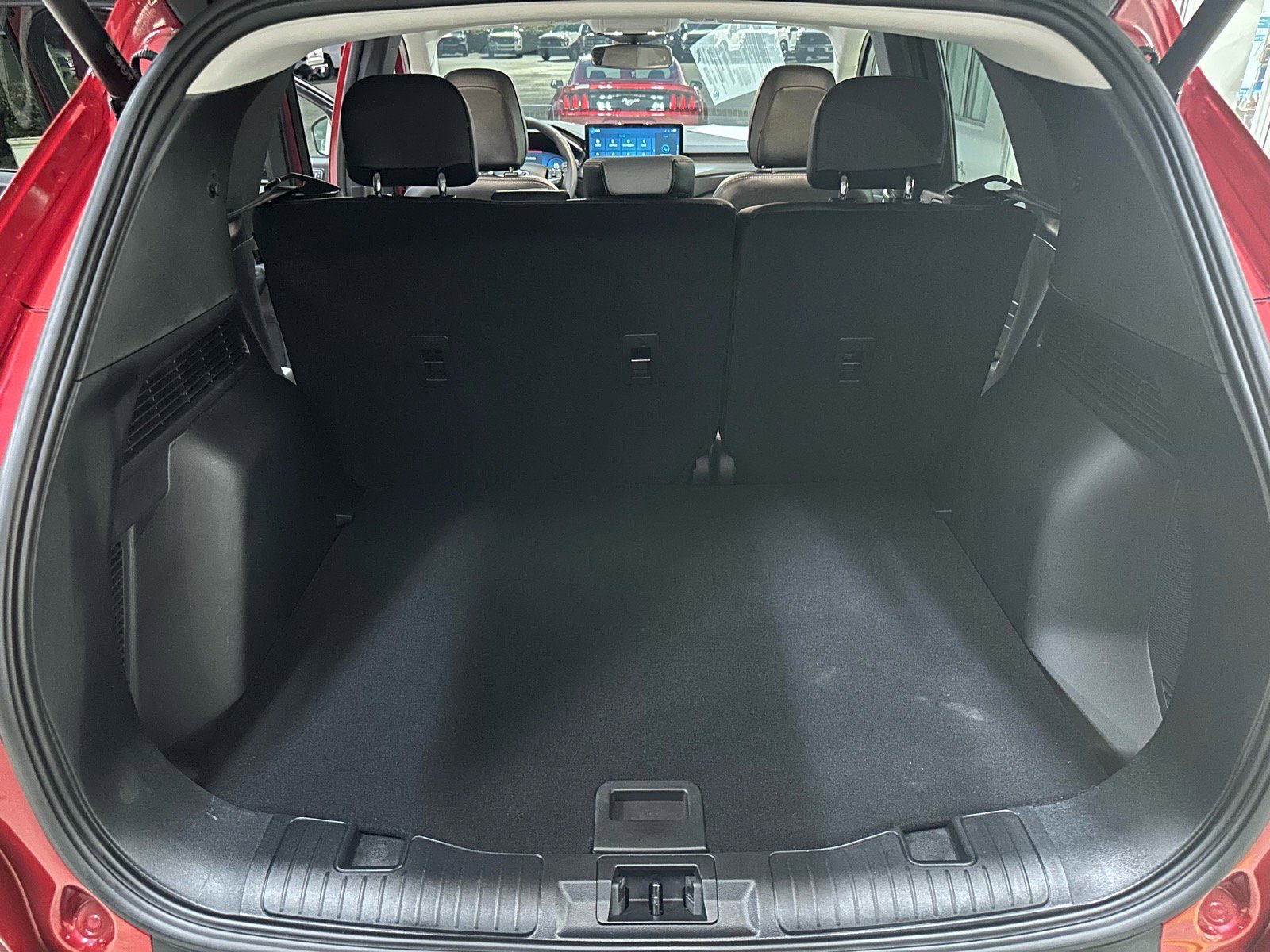 Certified 2025 Ford Escape Platinum w/ Premium Technology Package image 24