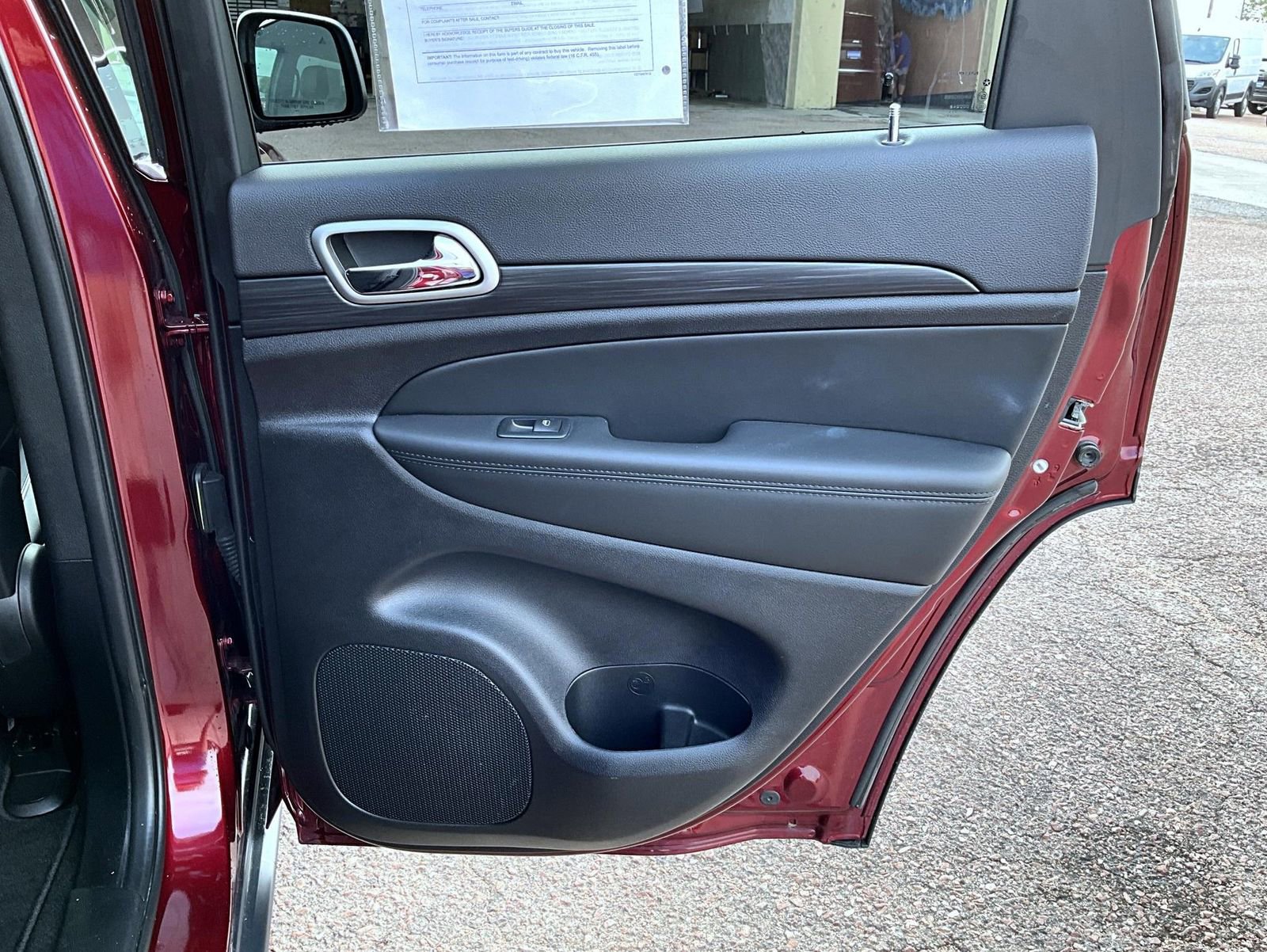 Certified 2022 Jeep Grand Cherokee Laredo X image 17