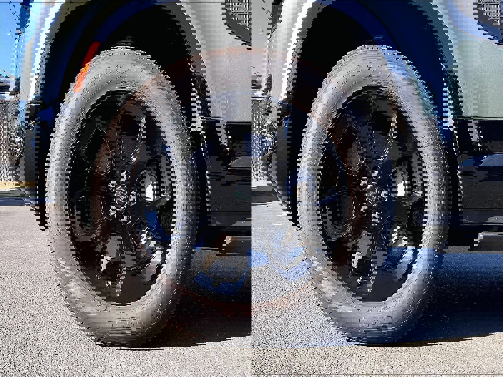 Used 2025 Land Rover Defender 110 X-Dynamic SE image 11