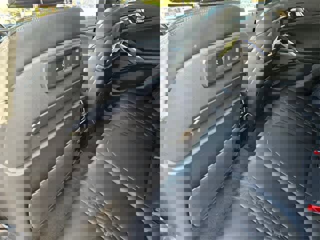 Used 2023 BMW X6 xDrive40i w/ Executive Package image 18