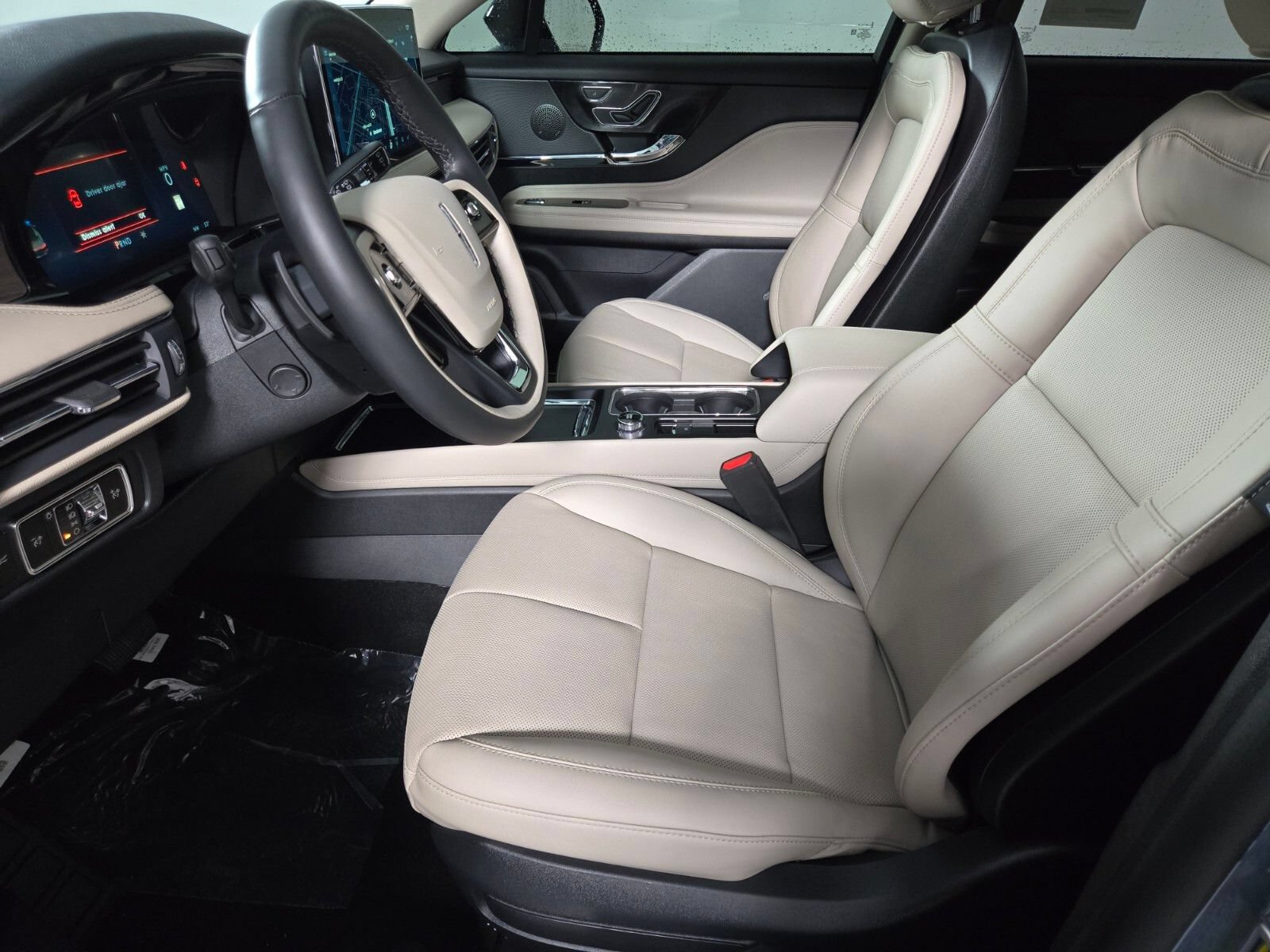 New 2026 Lincoln Corsair Reserve w/ Jet Appearance Package FWD image 12