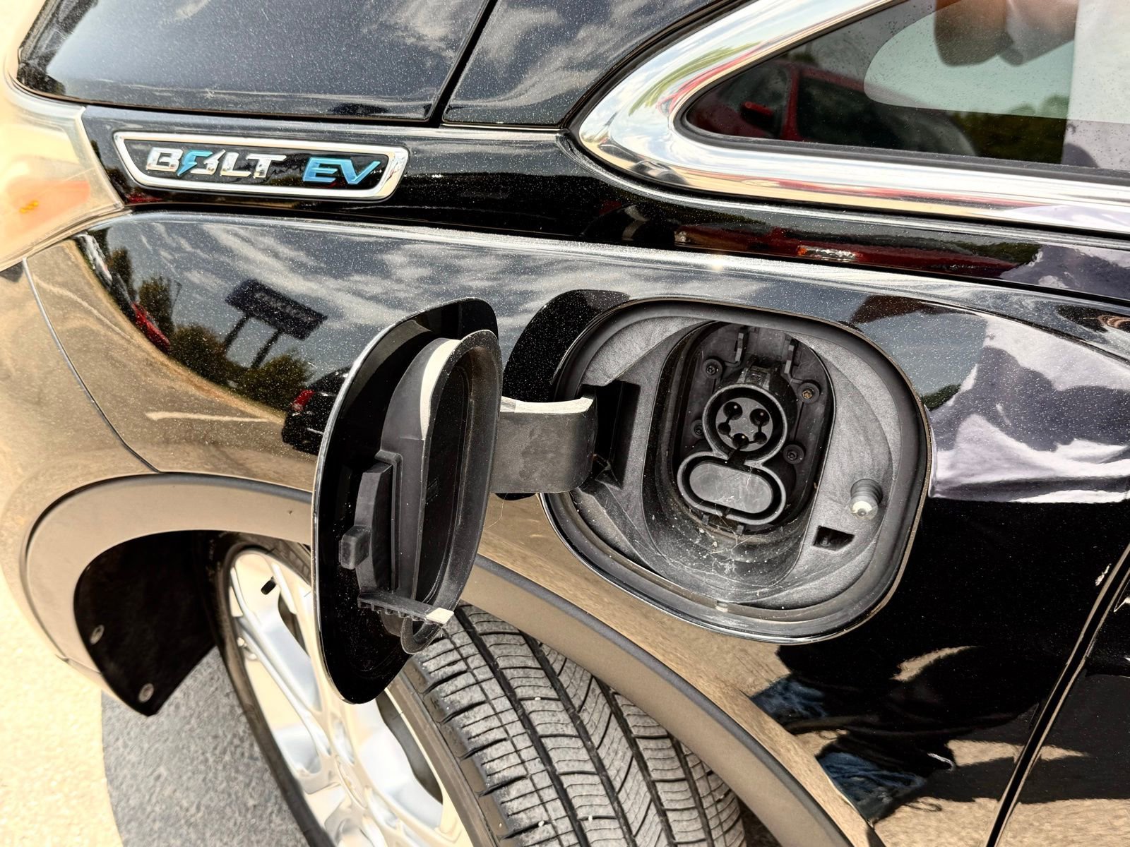 Used 2018 Chevrolet Bolt LT FWD image 5