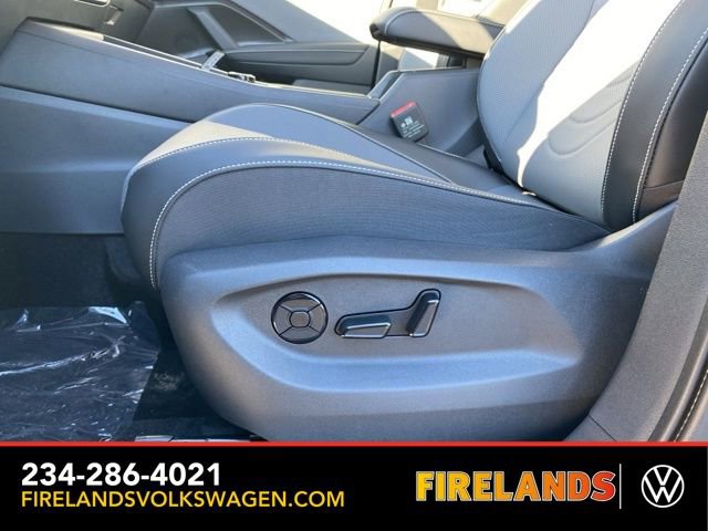 New 2025 Volkswagen Tiguan SE image 27