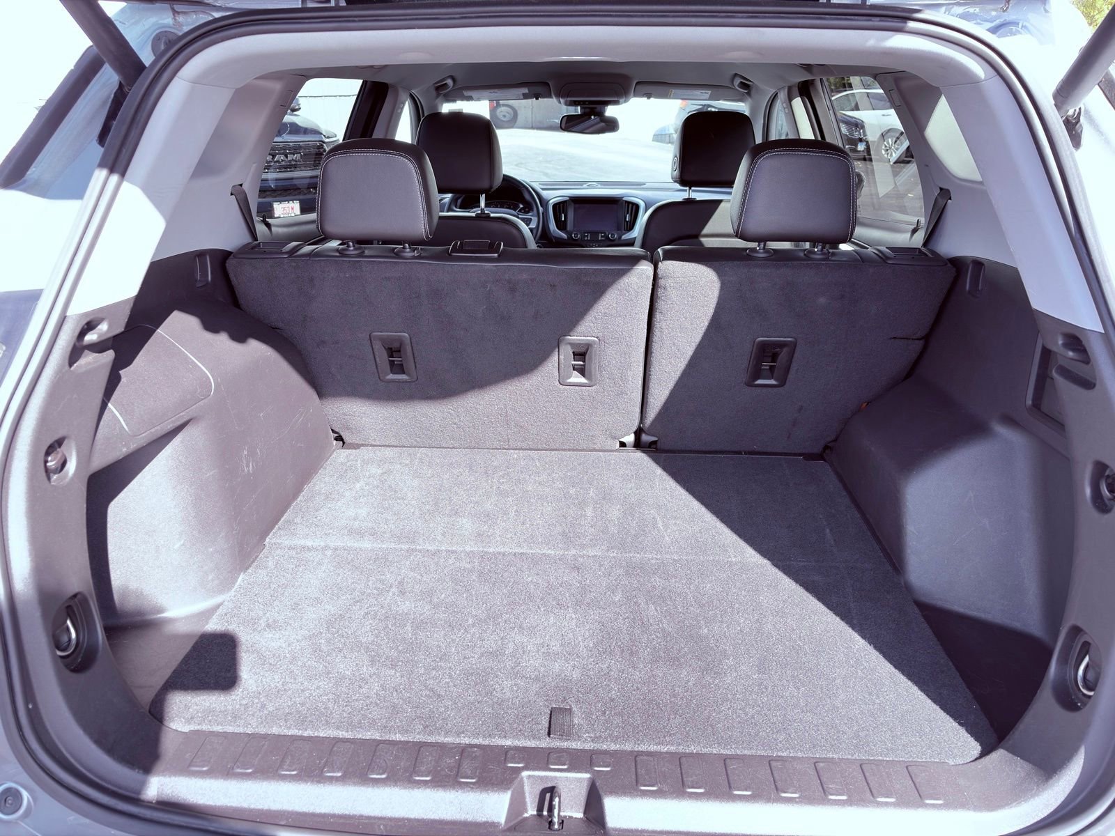 Used 2024 GMC Terrain SLT image 10