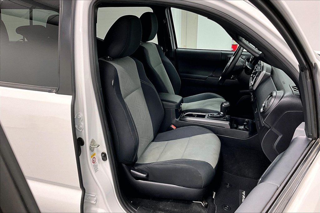 Used 2020 Toyota Tacoma TRD Sport w/ Technology Package AWD/4WD image 9