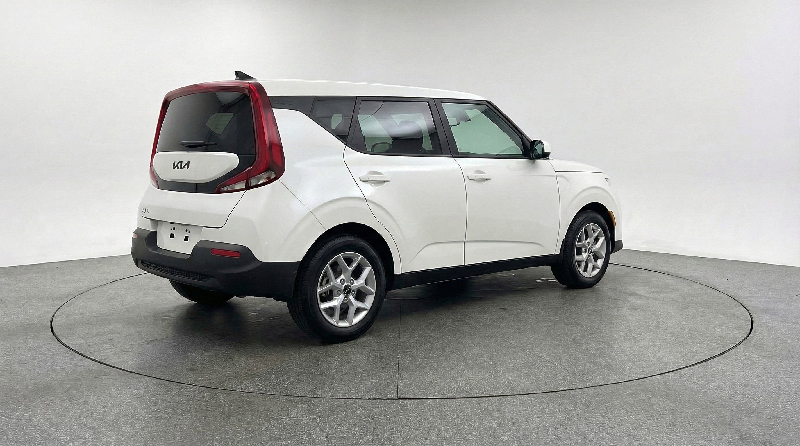Used 2025 Kia Soul LX w/ LX Technology Package FWD image 9