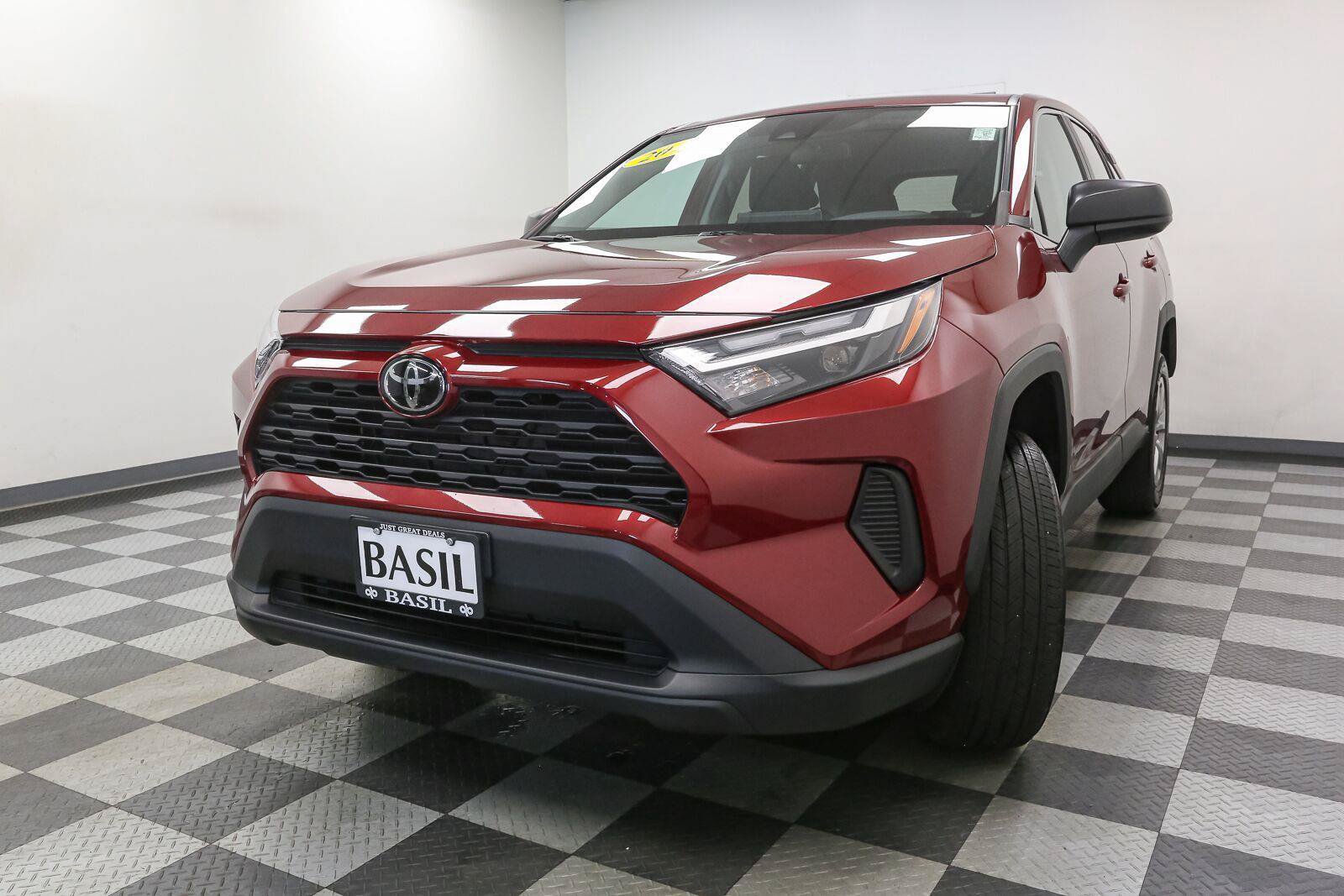 Used 2023 Toyota RAV4 LE FWD image 4