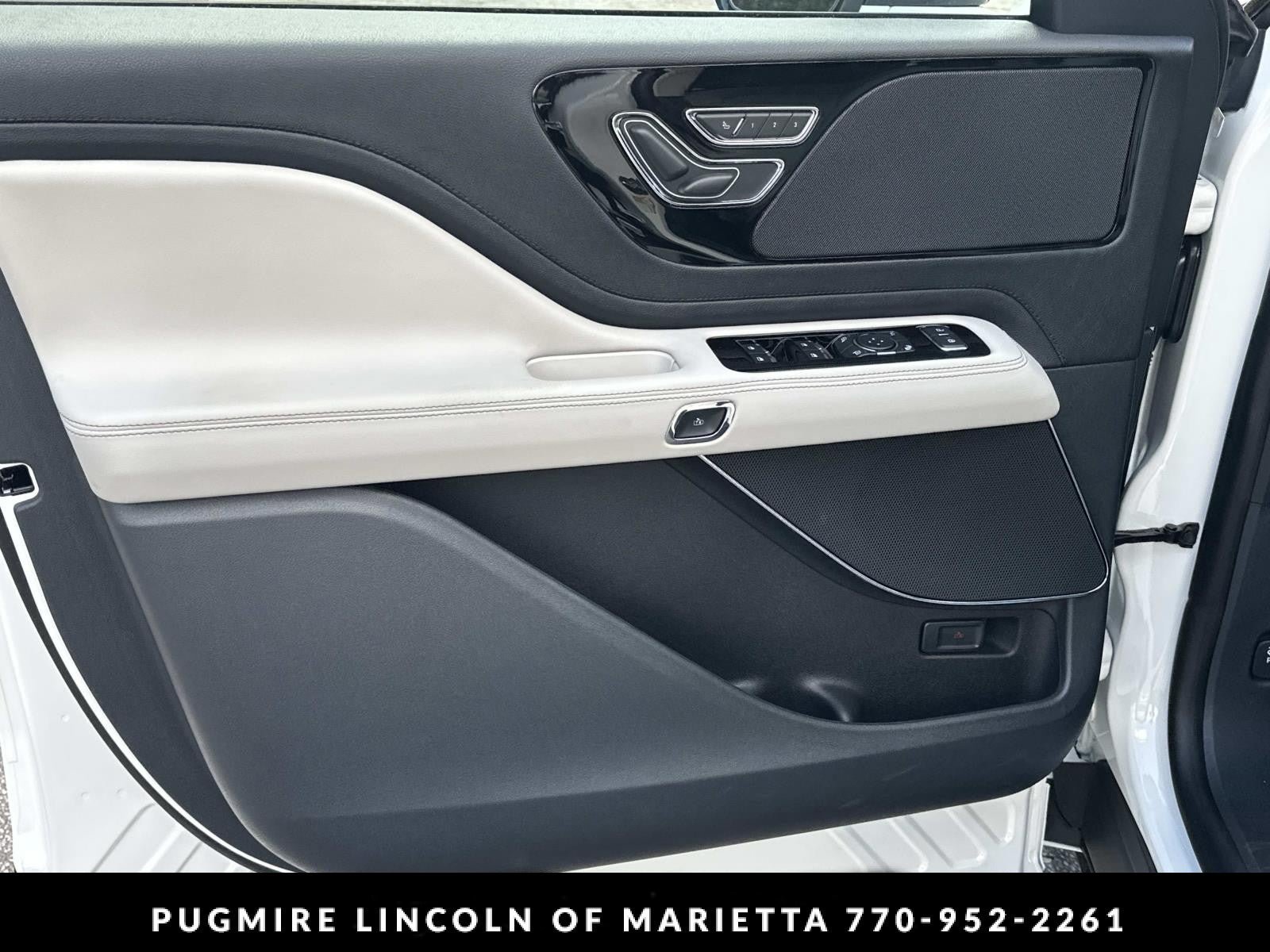 New 2026 Lincoln Aviator 2WD w/ Jet Appearance Package image 10